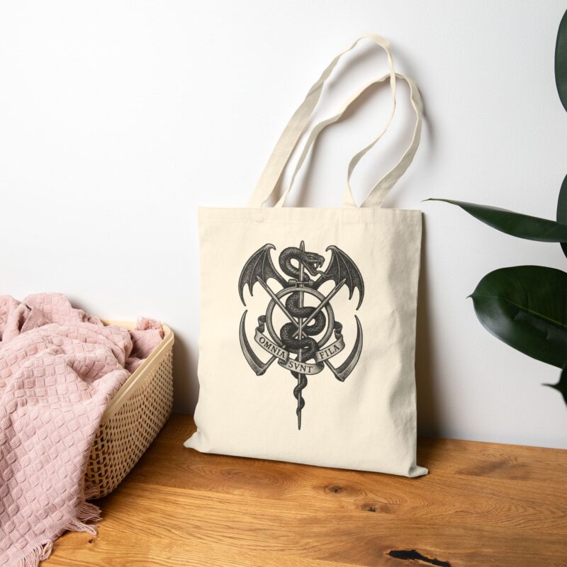 Omnia Sunt Fila Tote Bag - Image 12