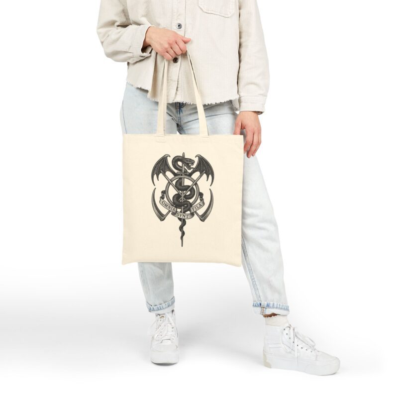 Omnia Sunt Fila Tote Bag - Image 10