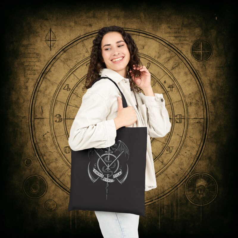 Omnia Sunt Fila Tote Bag - Image 3