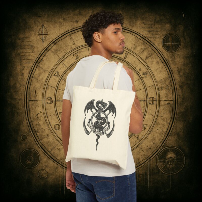 Omnia Sunt Fila Tote Bag - Image 8